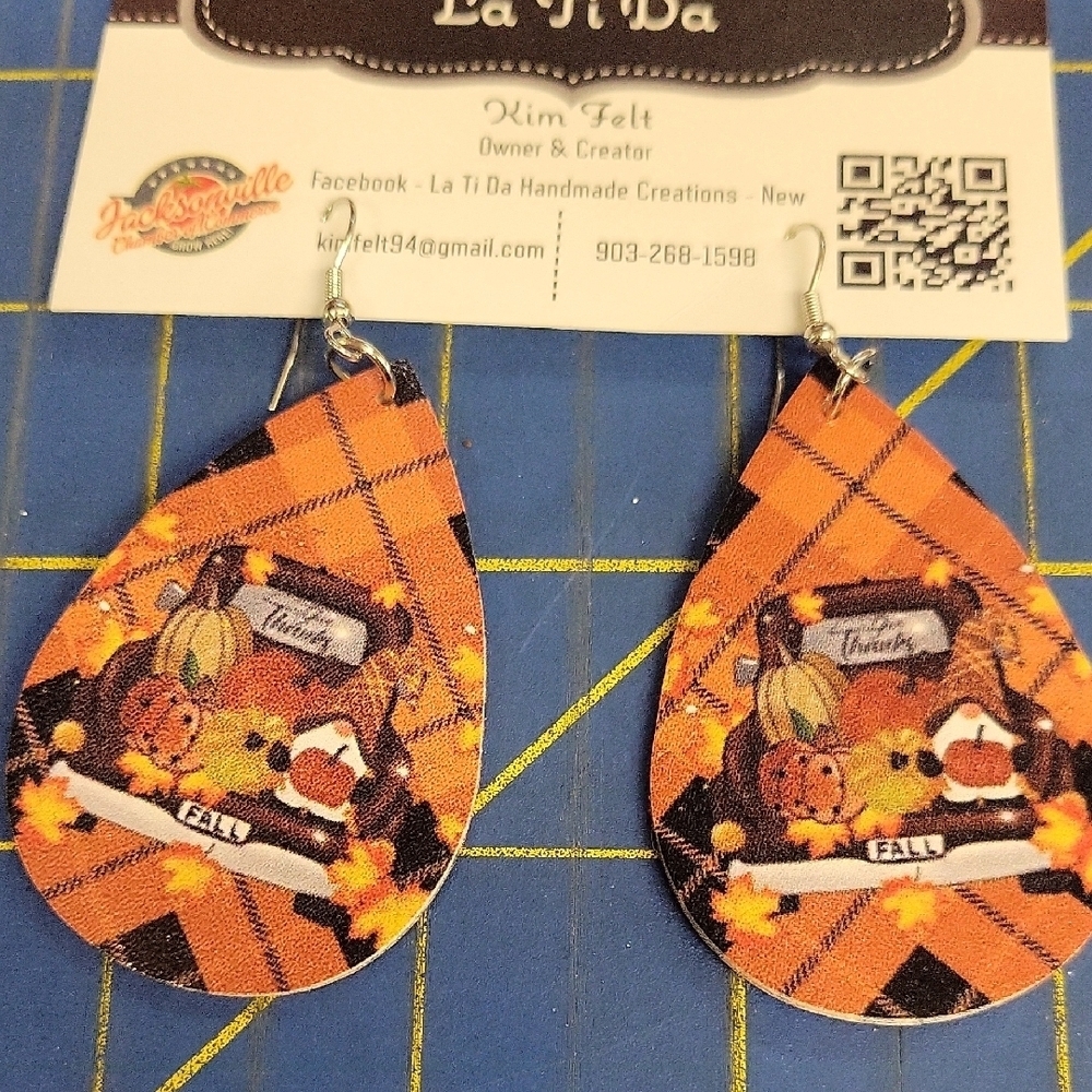 Thankaginving Autumn Fall. Earrings Truck of Pumpkins Plaid Orange Black Pleathe
